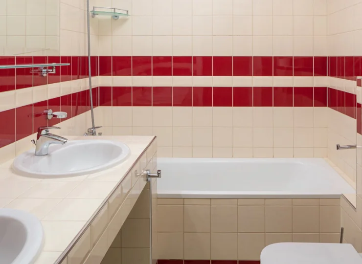 Każdy pokój dysponuje prywatną łazienką z prysznicem lub wanną