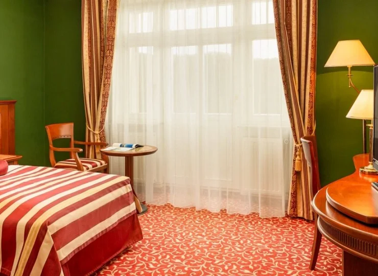 Pokoje są urządzone w prawdziwie królewskim stylu