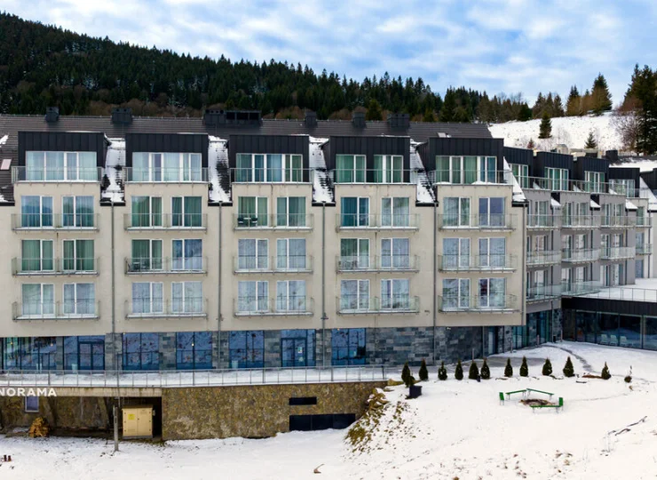 W Czarna Góra Resort jest wypożyczalnia sprzętu narciarskiego