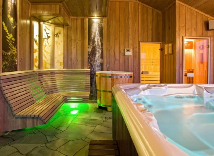 SPA obejmuje saunę fińską, infra-red oraz nowoczesne jacuzzi