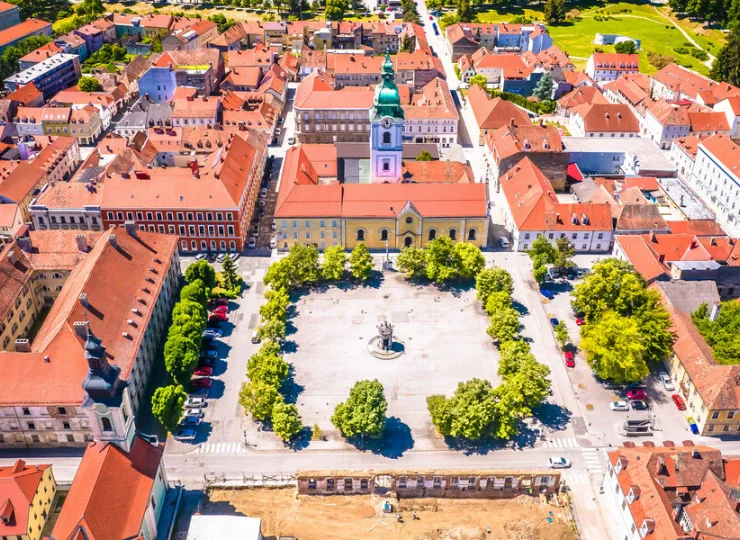 Zabytkowe centrum zostało zbudowane przez Habsburgów w XVI w.