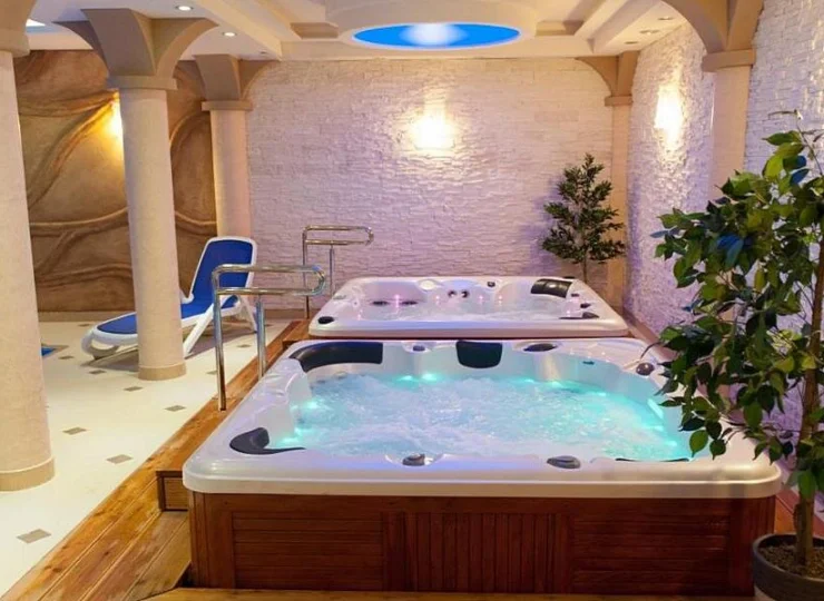 Do dyspozycji gości są wanny jacuzzi i leżaki