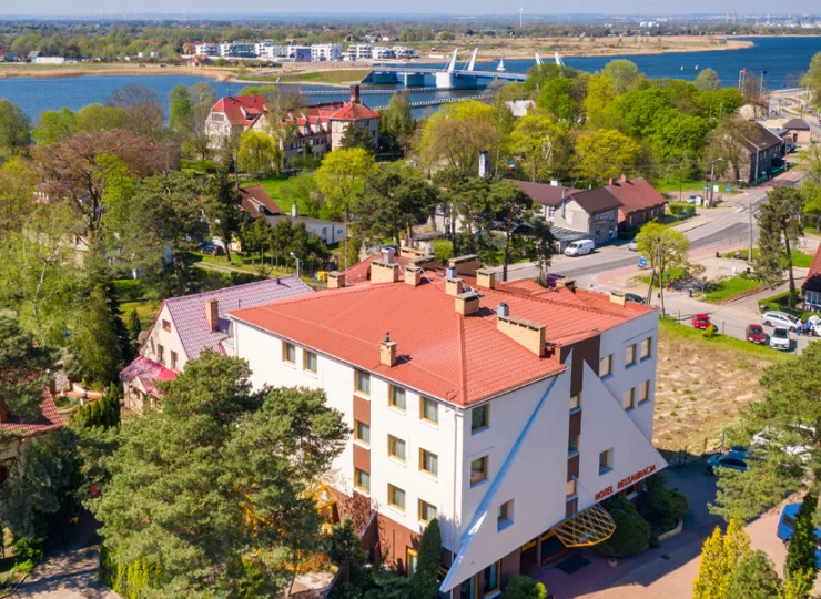 Hotel Bartan położony jest na Wyspie Sobieszewskiej