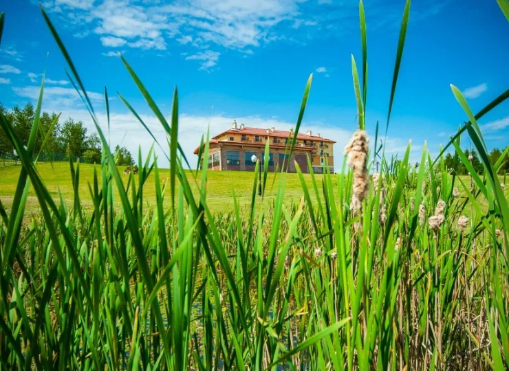 SPA Hotel Splendor położony jest na dużym terenie na szczycie wzgórza