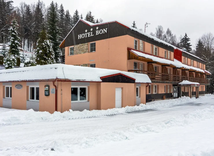 Hotel blisko ośrodka narciarskiego Tanvaldský Špičák w Czechach