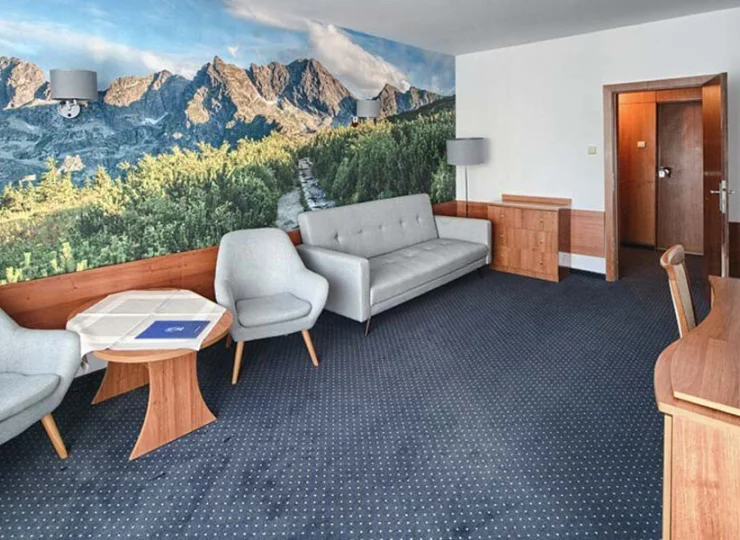 Ozdobą apartamentu jest fototapeta z tatrzańską panoramą