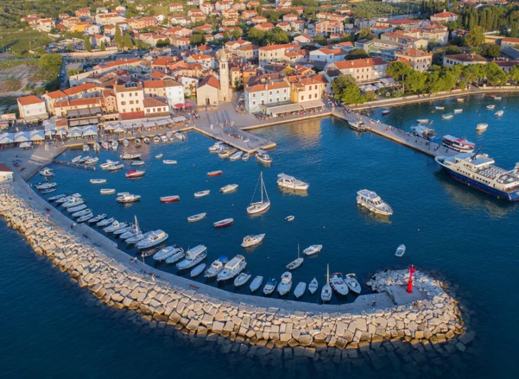 Villetta Phasiana jest położona nad brzegiem Adriatyku na półwyspie Istria