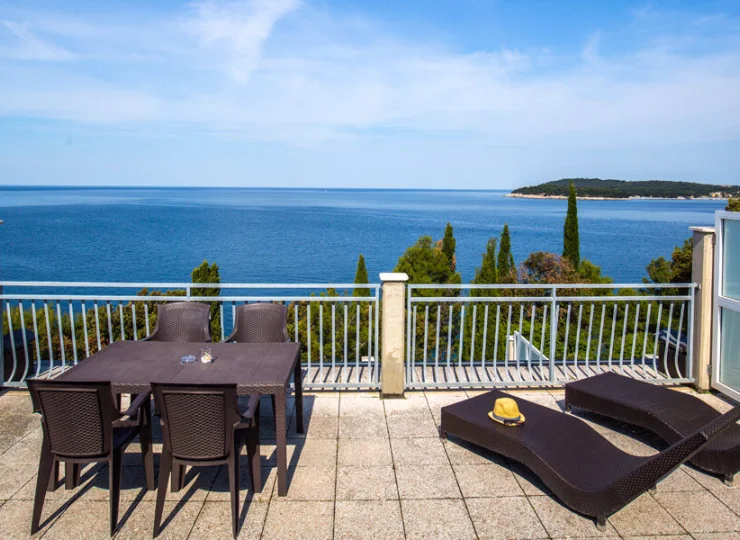 Apartament z rozległym tarasem to najlepszy wybór na wakacje nad Adriatykiem