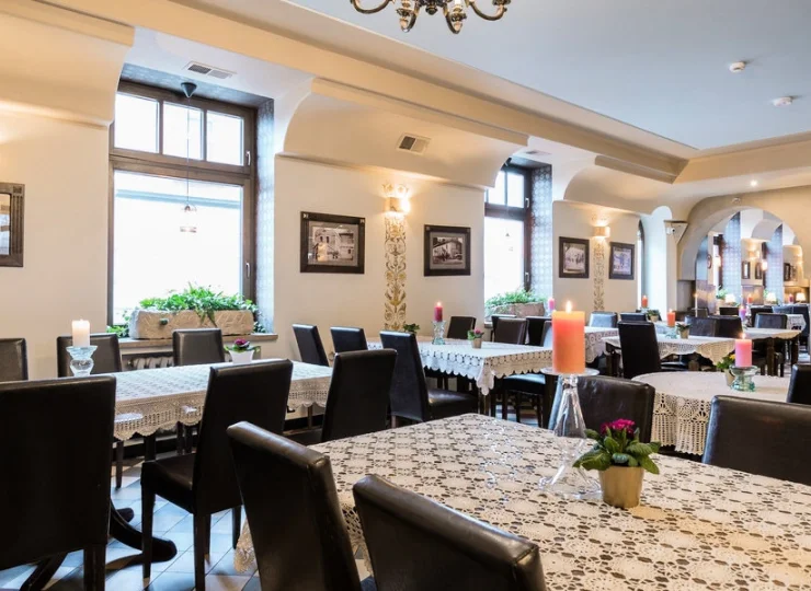 Restauracja Hotelu Ester serwuje tradycyjne dania kuchni polskiej i żydowskiej