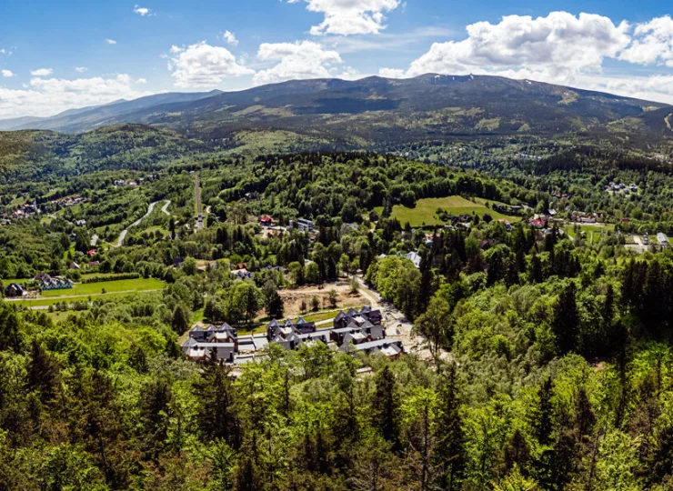 Z obiektu oraz tarasów apartamentów rozpościera się panorama Karkonoszy