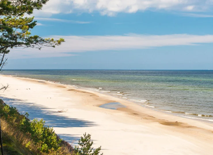 Wystarczy kilka kroków, żeby znaleźć się na plaży