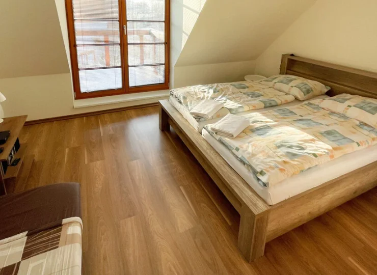 Sypialnie apartamentów deluxe mieszczą po 2 lub 3 łóżka