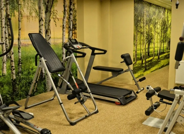 Hotelowa siłownia jest wyposażona w profesjonalny sprzęt firmy Ketller