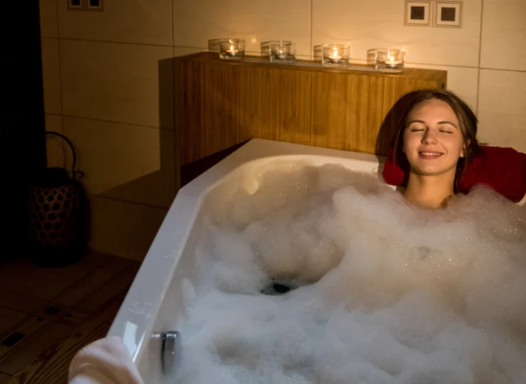 W hotelu jest sauna oraz różnorodne relaksujące kąpiele