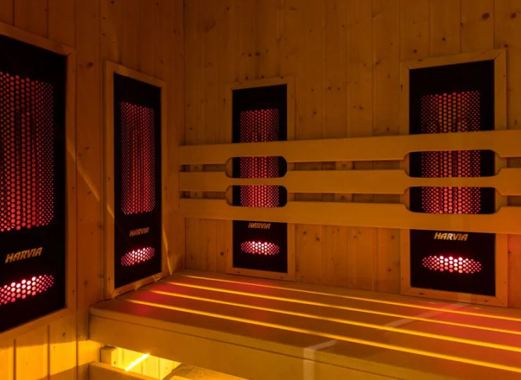 W strefie saun można skorzystać z sauny fińskiej oraz sauny infrared