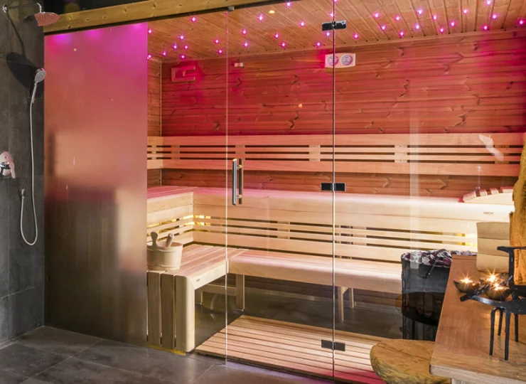 Goście mają możliwość zrelaksowania się w hotelowej saunie i jacuzzi