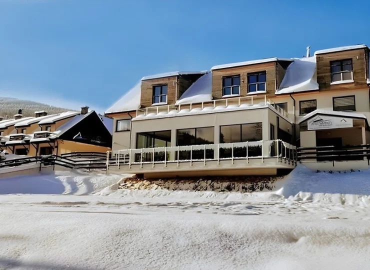 Hotel i Apartamenty pod Śnieżnikiem mieszczą się w miejscowości Stronie Śląskie