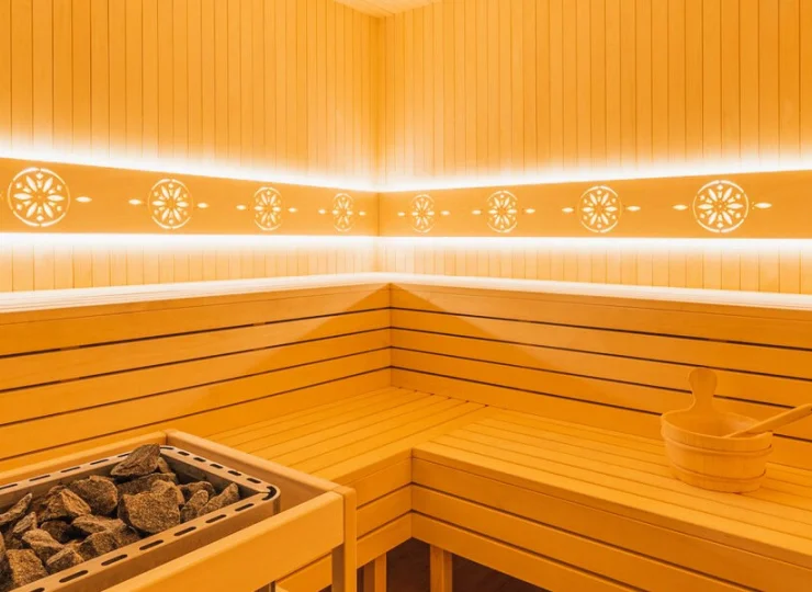 Sądelski Dwór dysponuje m.in. dużą 8-osobową sauną fińską