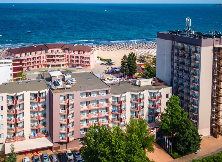 Hotel Astoria mieści się tuż przy plaży w Słonecznym Brzegu