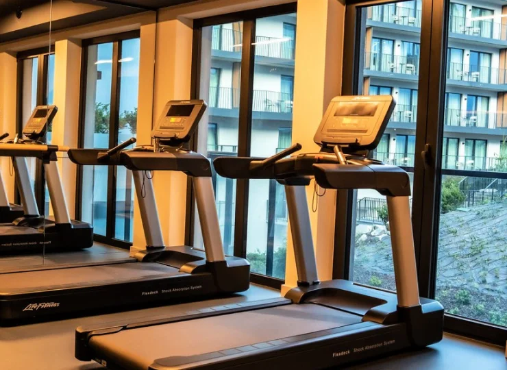 Goście mogą skorzystać z sali fitness wyposażonej w nowoczesny sprzęt