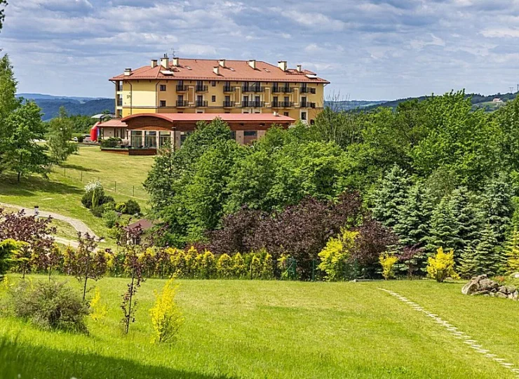 SPA Hotel Splendor położony jest na dużym terenie na szczycie wzgórza