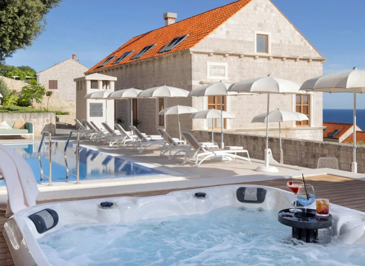 Palace Natali to hotel z basenem w Dubrowniku
