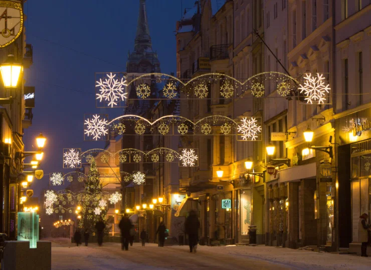 Zimą Toruń jest odświętnie oświetlany