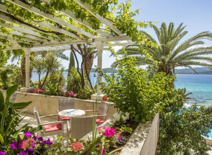 Z hotelu roztaczają się piękne widoki na Adriatyk i wyspę Korczula