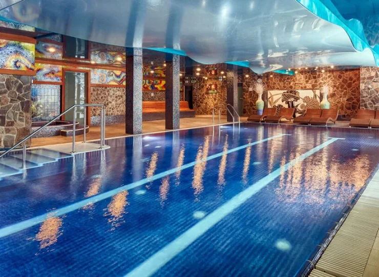 Hotel posiada nowoczesną strefę wellness z 20-metrowym basenem