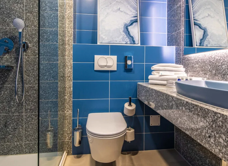 Każdy apartament dysponuje własną nowoczesną łazienką