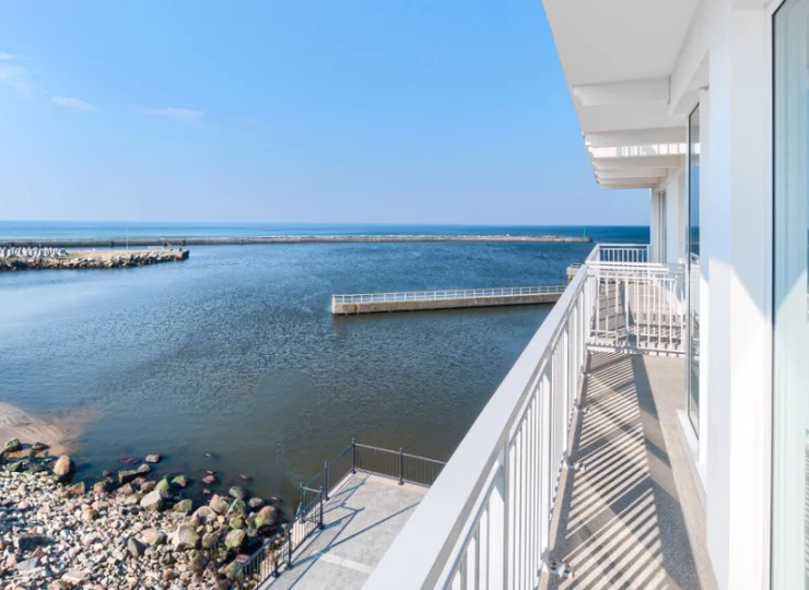 Apartamenty posiadają balkony z pięknym widokiem na morze