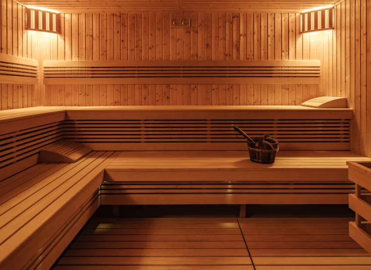 Goście mogą korzystać tutaj z saun