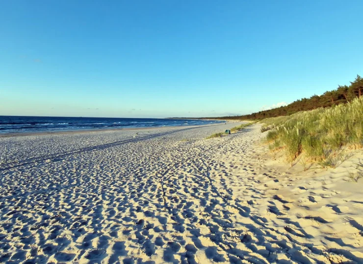 Plaża w Grzybowie nie jest tak zatłoczona jak w Kołobrzegu