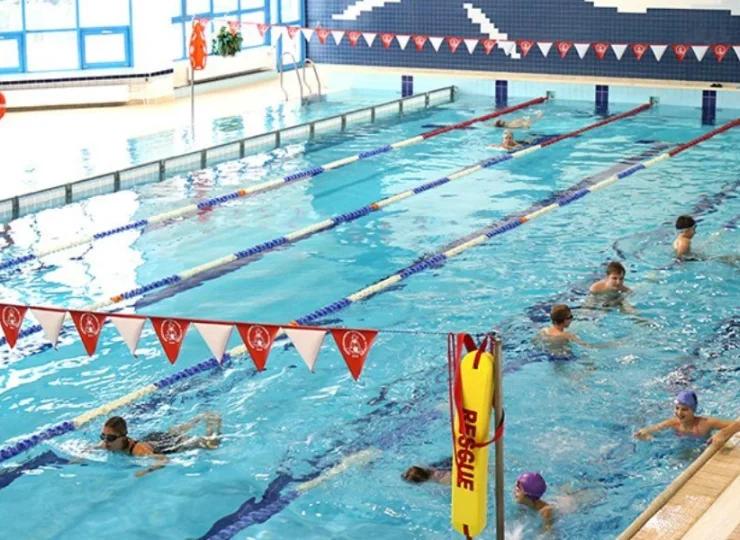 Aktywni Goście Hotelu Sport mogą skorzystać z basenu rekreacyjnego