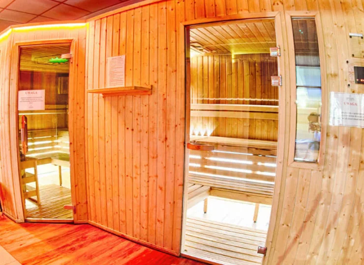 Istnieje możliwość relaksu w dwóch saunach parowych