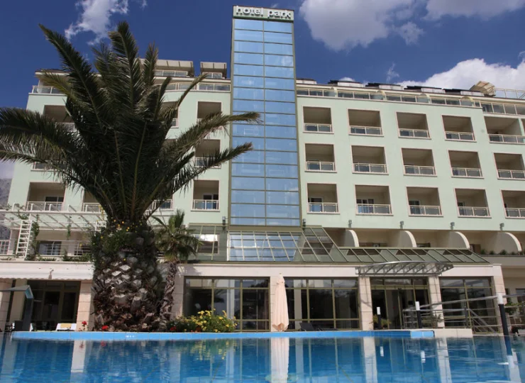 Hotel Park położony jest przy samej plaży w Makarskiej