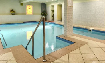 W Hotelu Kryształ mieści się kryty basen oraz strefa zabiegowa