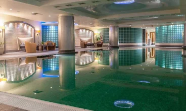 Hotel z basenem w Warszawie to doskonały pomysł na pobyt w stolicy