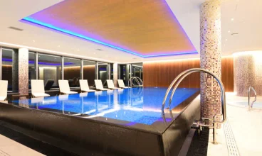 W strefie wellness znajduje się m.in. basen i jacuzzi