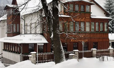 Hotel mieści się w odrestaurowanej, zabytkowej górskiej willi