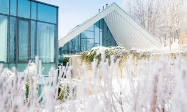 Oryginalna i nowatorska architektura hotelu świetnie wpisuje się w krajobraz