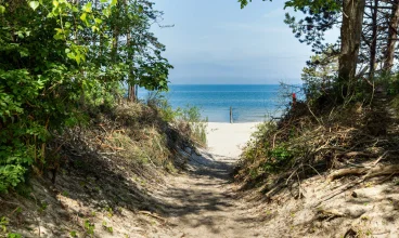 Apartamenty mieszczą się bezpośrednio przy plaży nad Morzem Bałtyckim