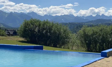 Montenero Resort & SPA to obiekt z letnim basenem z widokiem na góry