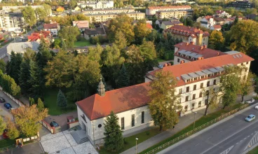 Hotel Domus Mater znajduje się w odnowionym kompleksie poklasztornym