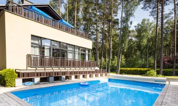 Natura Resort to ośrodek z basenem w Pogorzelicy