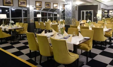 Wystrój restauracji nawiązuje do stylu lat trzydziestych XX wieku