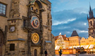 Hotel znajduje się w historycznym centrum Pragi, są tu organizowane jarmarki