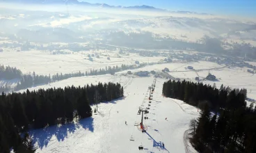 Montenero jest położone pod samym wyciągiem narciarskim Koziniec-Ski