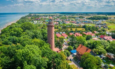 Położone na Wybrzeżu Słowińskim Gąski słyną z okazałej latarni