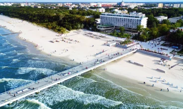 Wprost z obiektu wyjdziesz na szeroką plażę oraz na długie molo